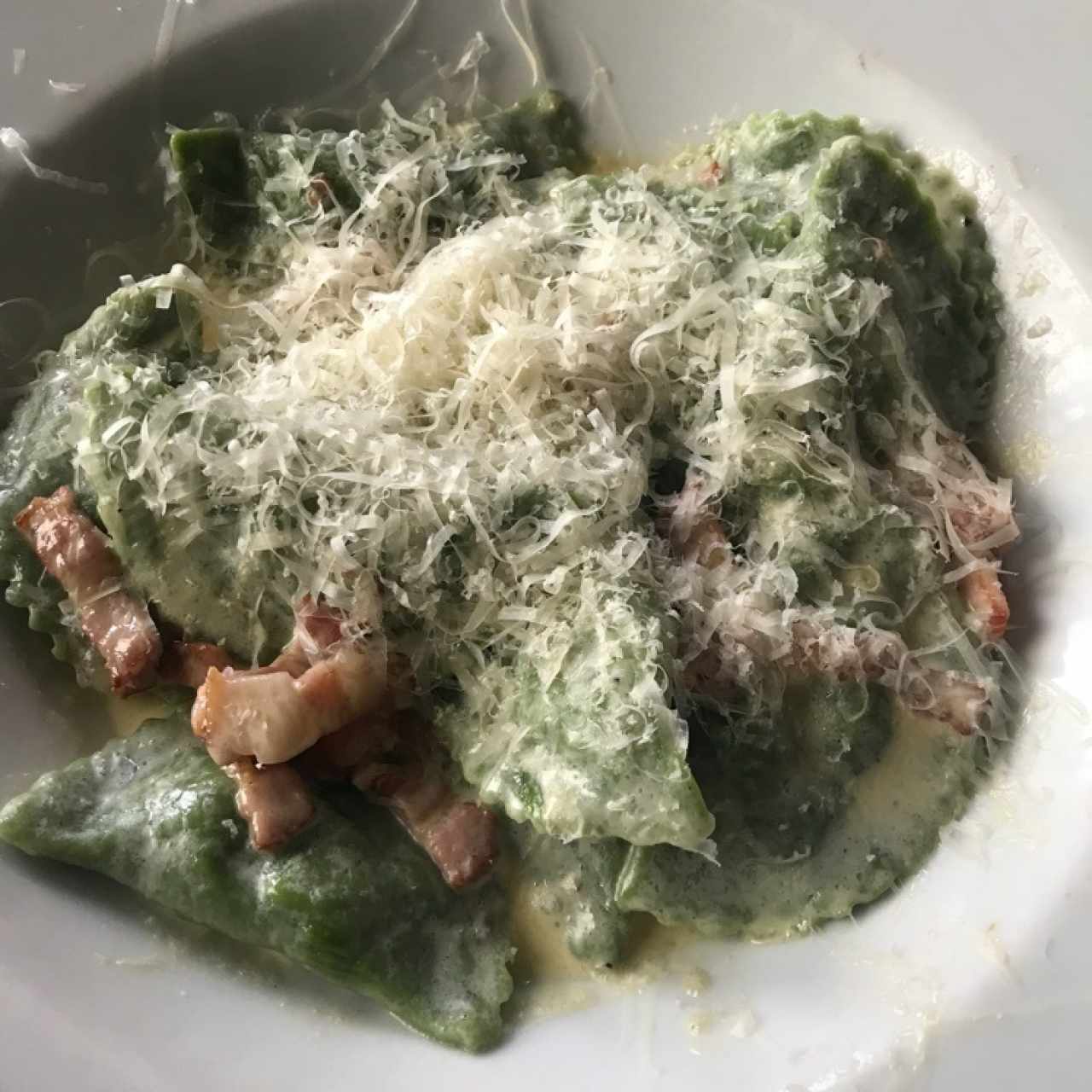 mezza lune de espinaca con setas y queso ricotta