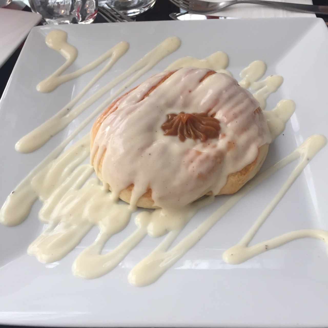 roscon de arequipe con salsa inglesa