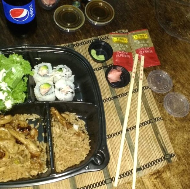 In-Bento con arroz japonés (Domicilio)