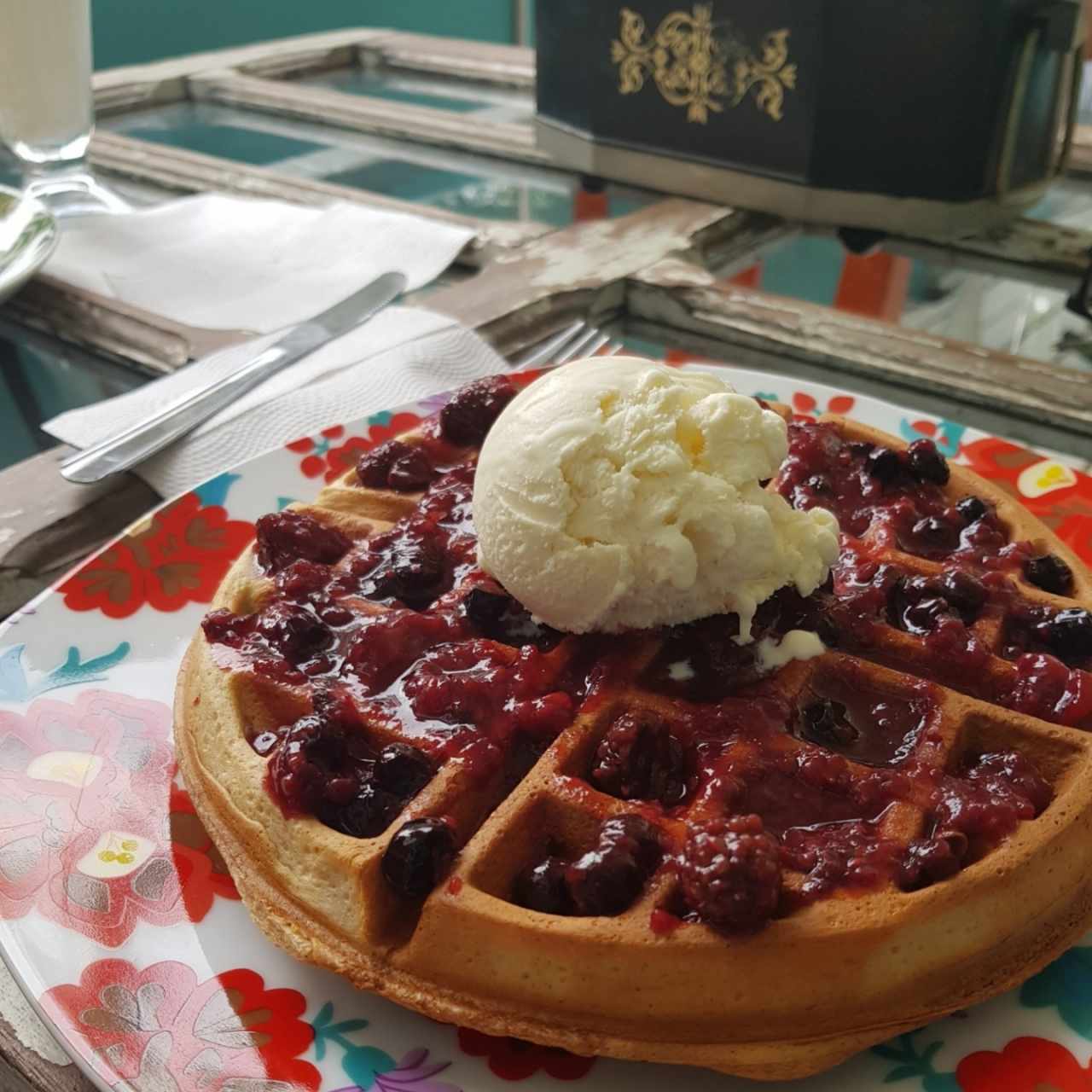 Waffle con Mermelada y Helado