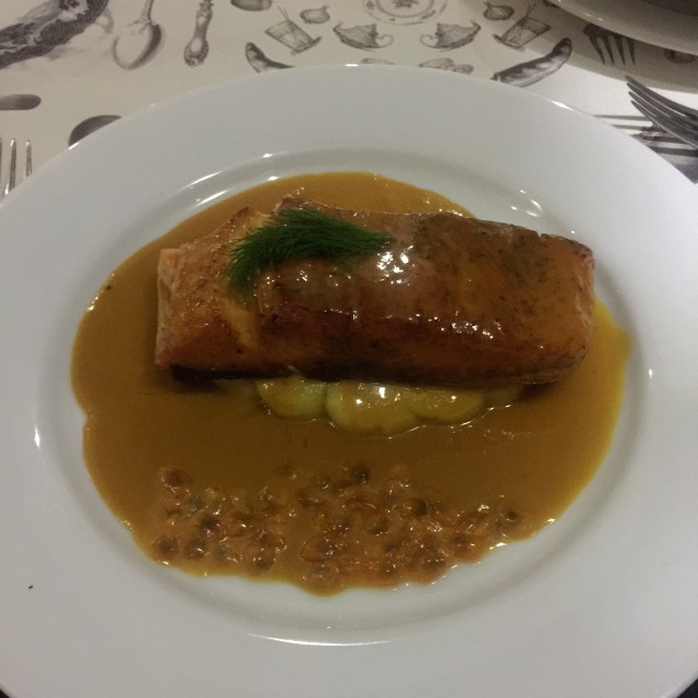 Salmon en salsa de maracuya