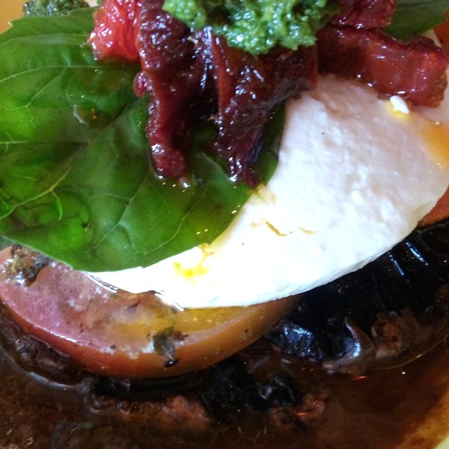 Queso cabra con tomates