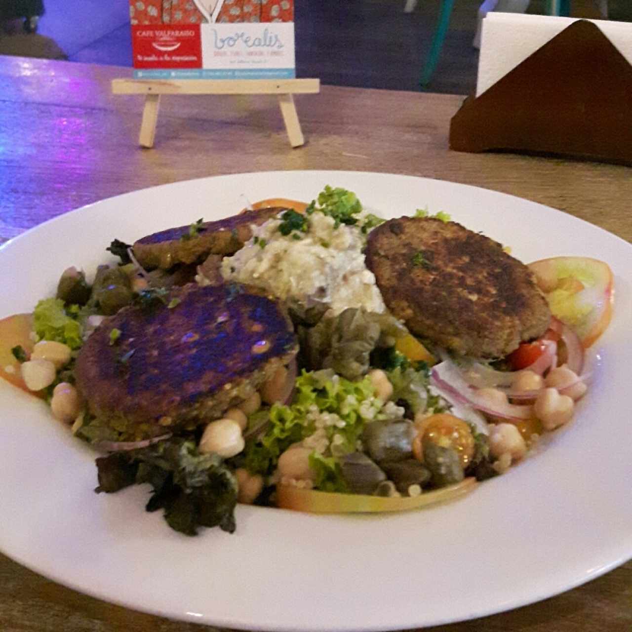 Ensalada Pepé Mujica con falafel