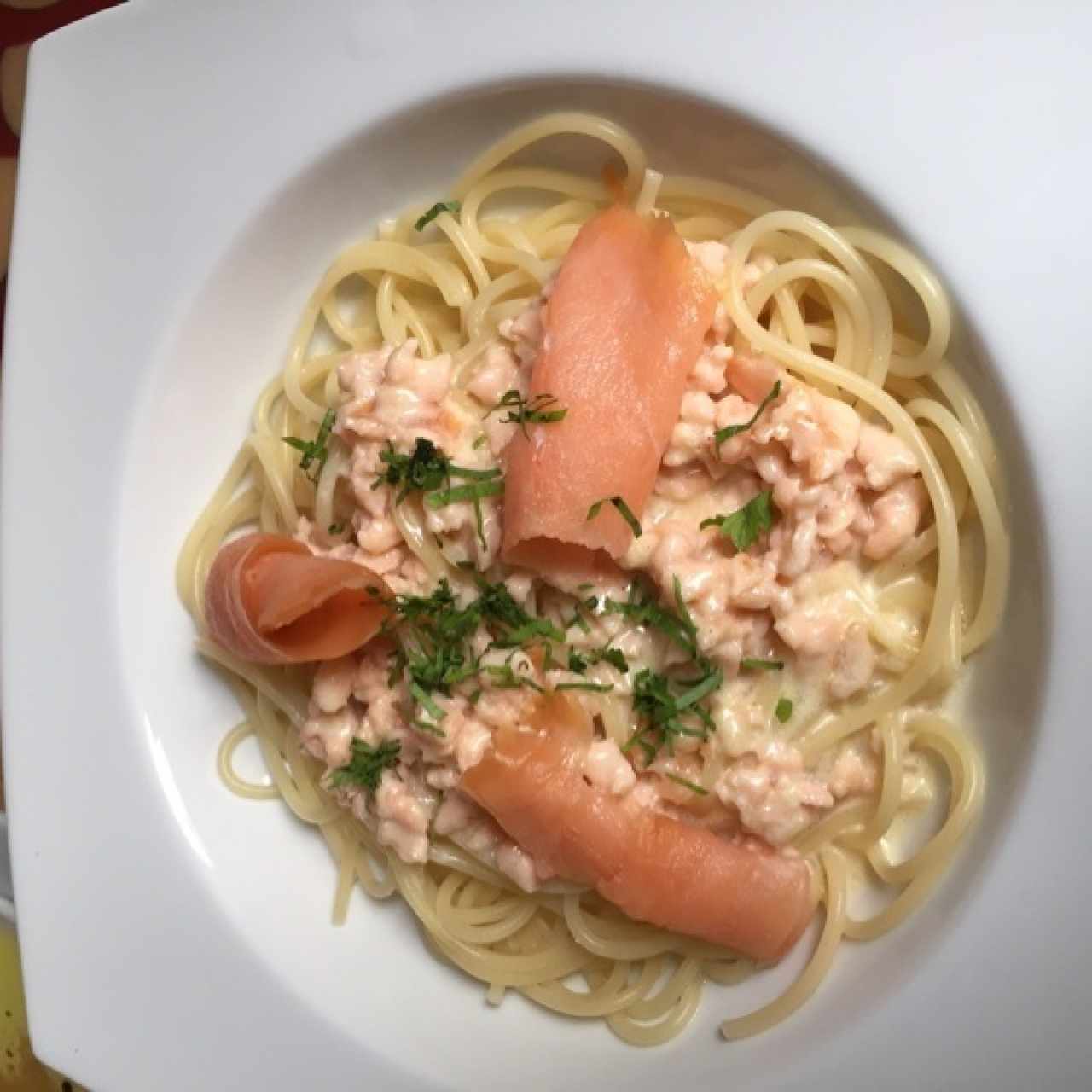 crema y salmon ahumado 