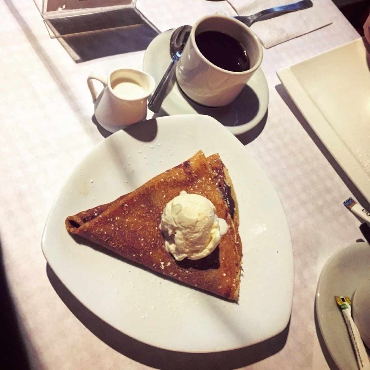 Crepe de Nutella con helado mas cafe americano. 
