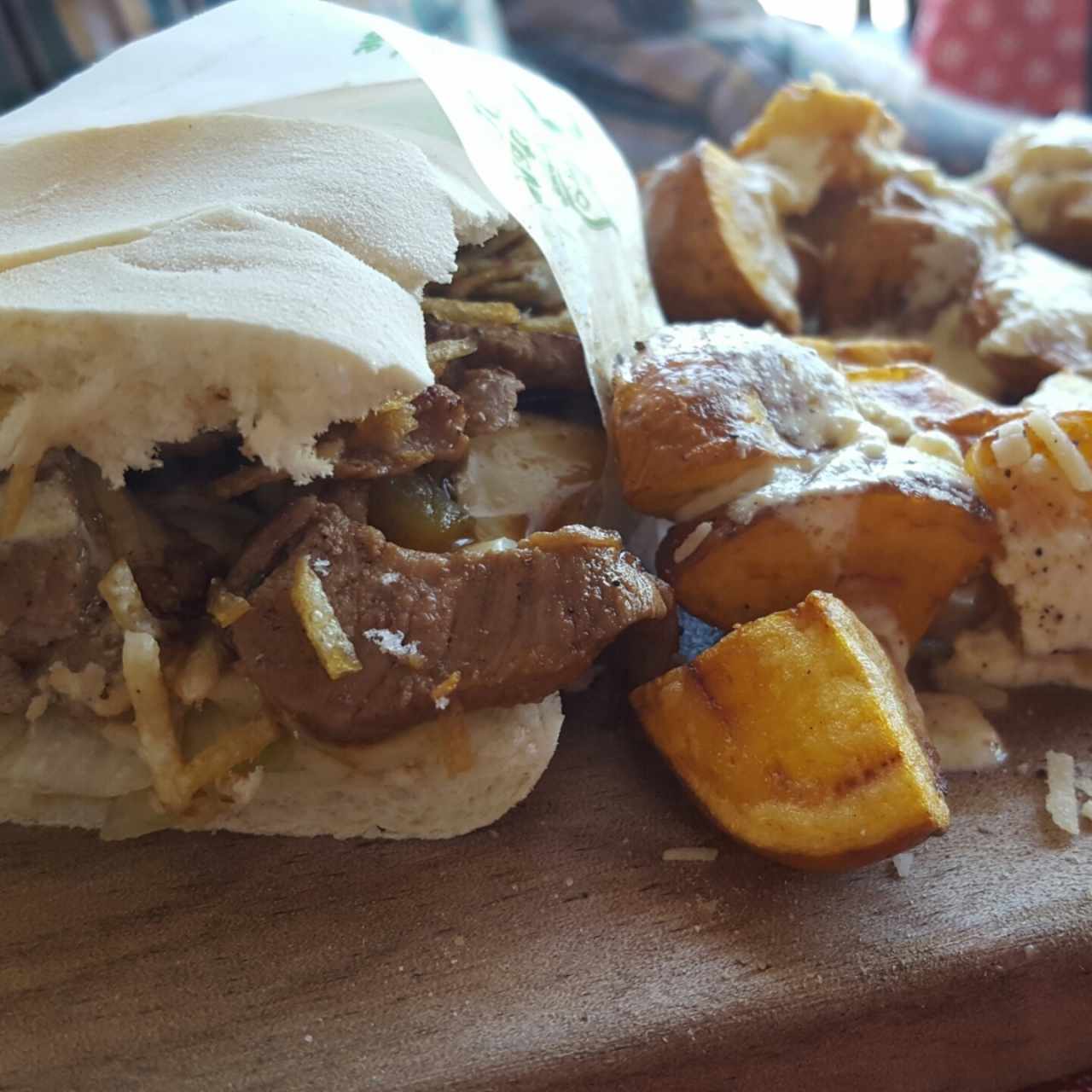 Sandwich de lomo saltado