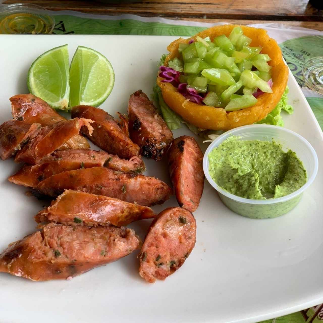 Chorizo con canasta crocante