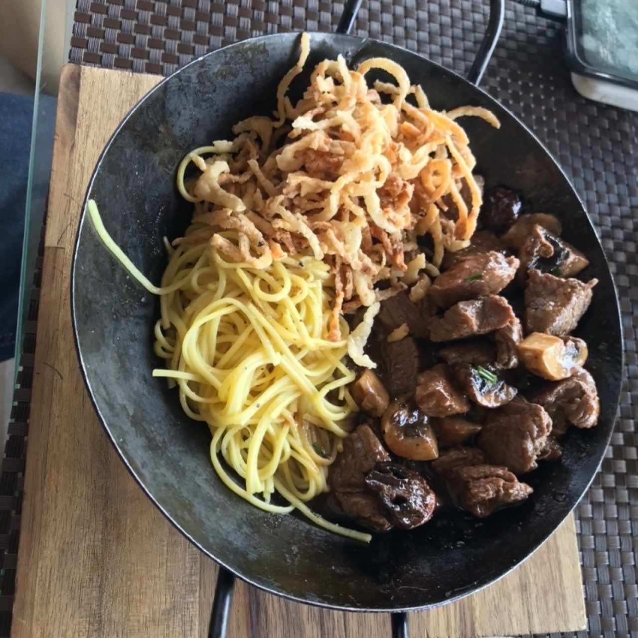 con carne, vegetales salteados y hongos 4/5