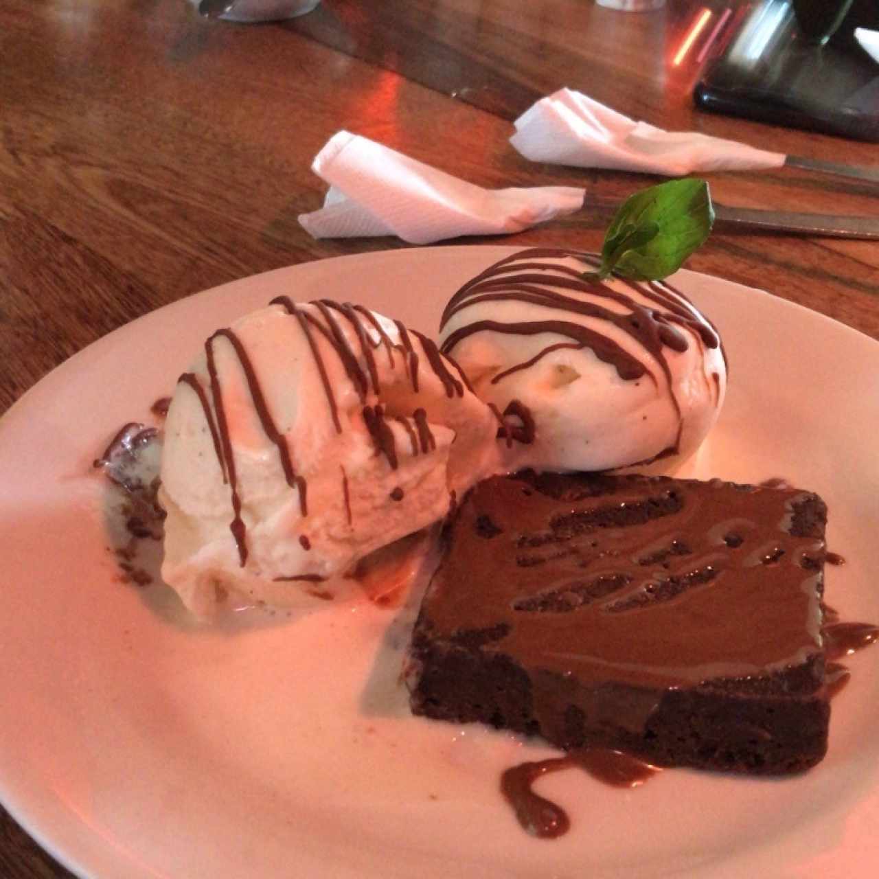 browni con helado
