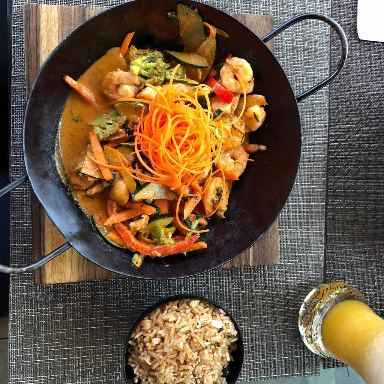 Vegetales Stir Fry Pollo-Camarón 