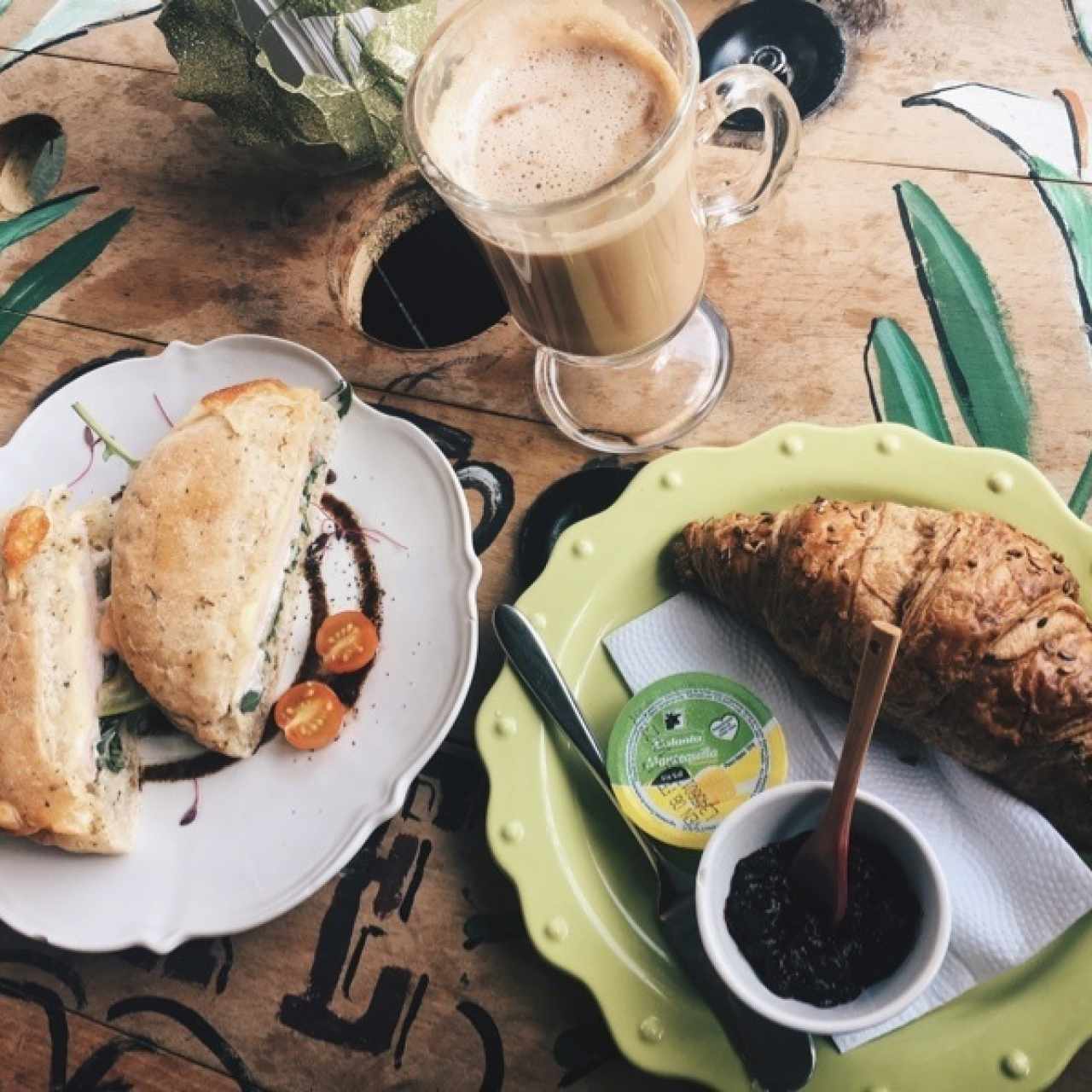 sandwich de pavo y croissant integral