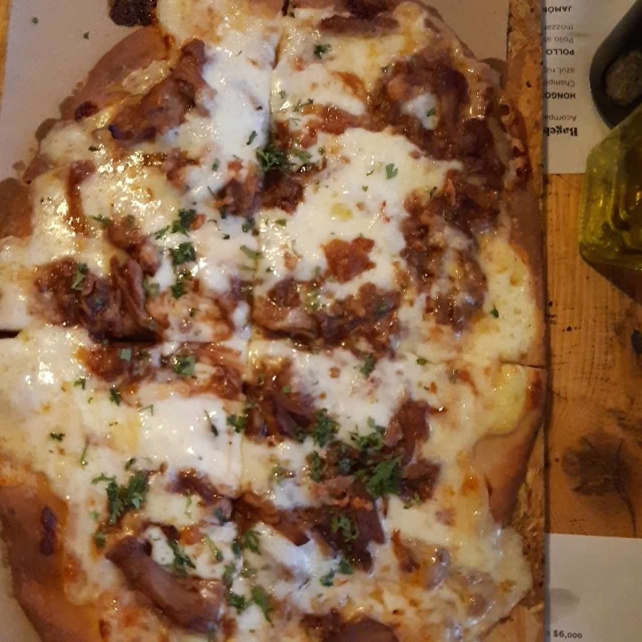 Pizza de cerdo braseado 