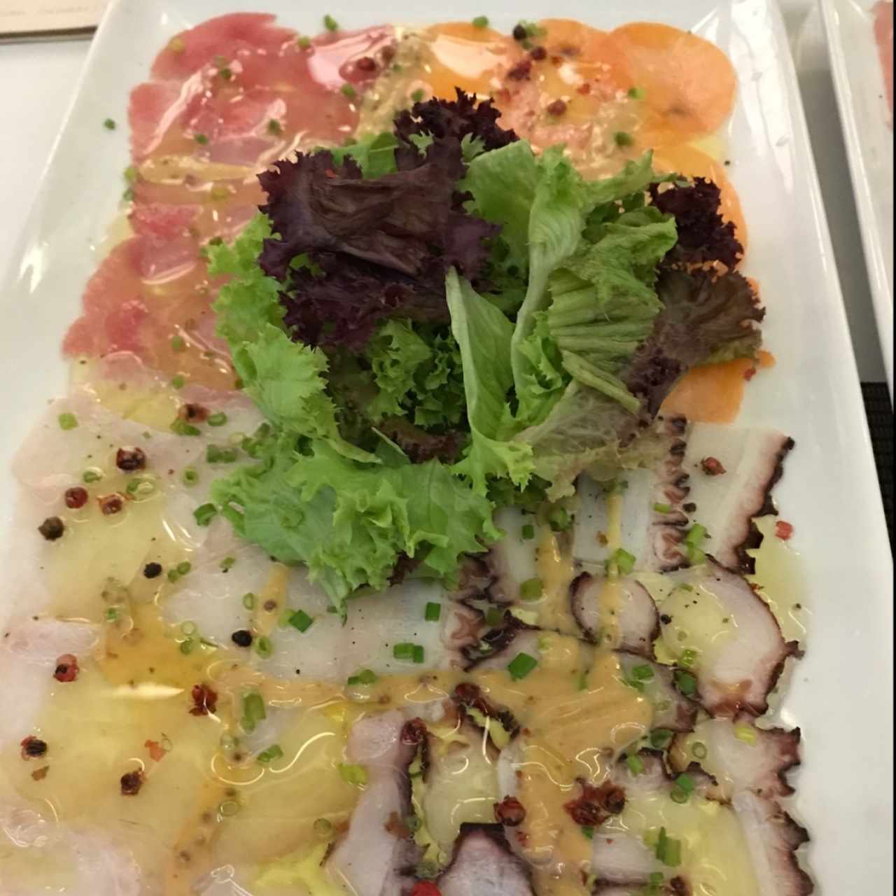 carpaccio mixto, atun, salmon, pescado y pulpo