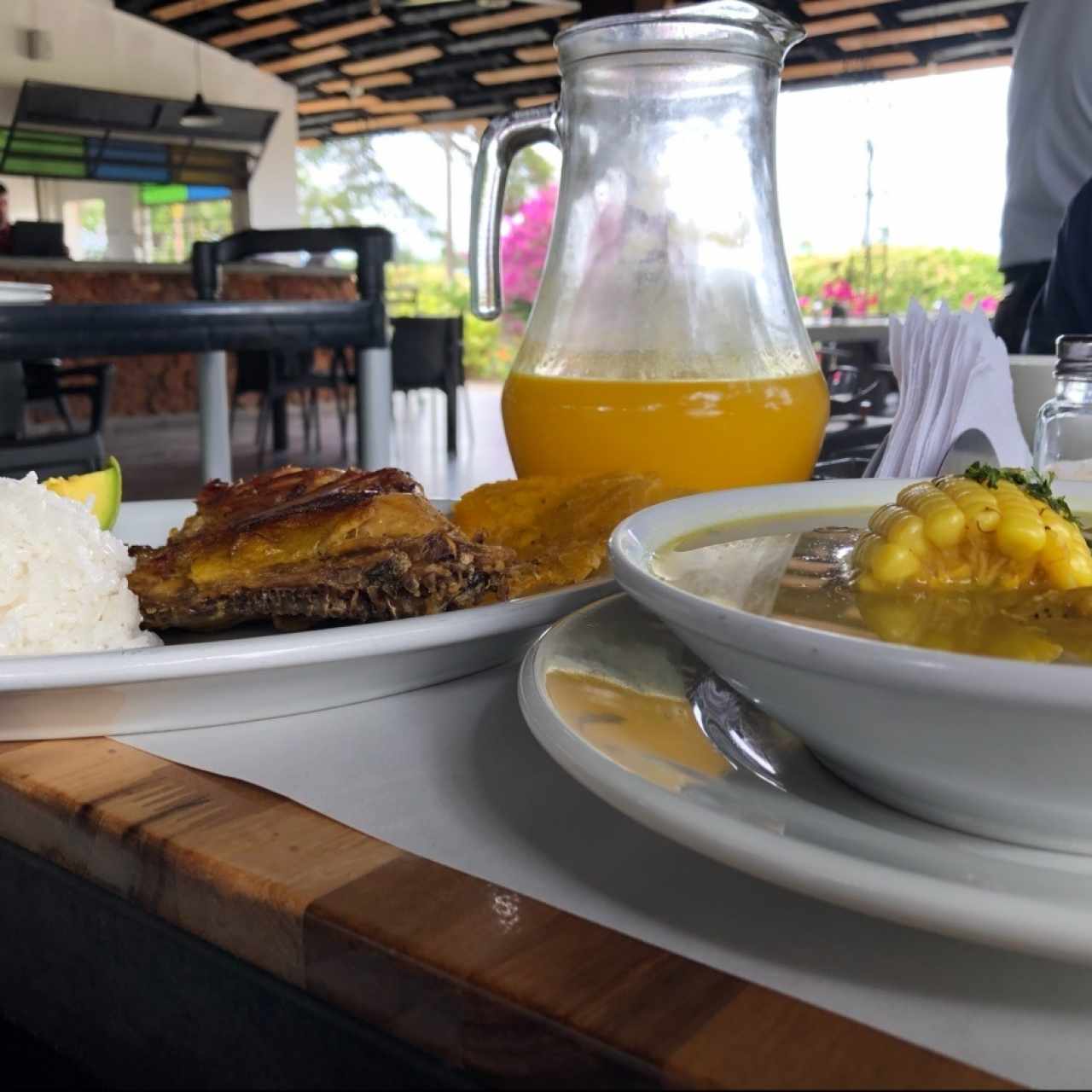 Sancocho con pollo asado 
