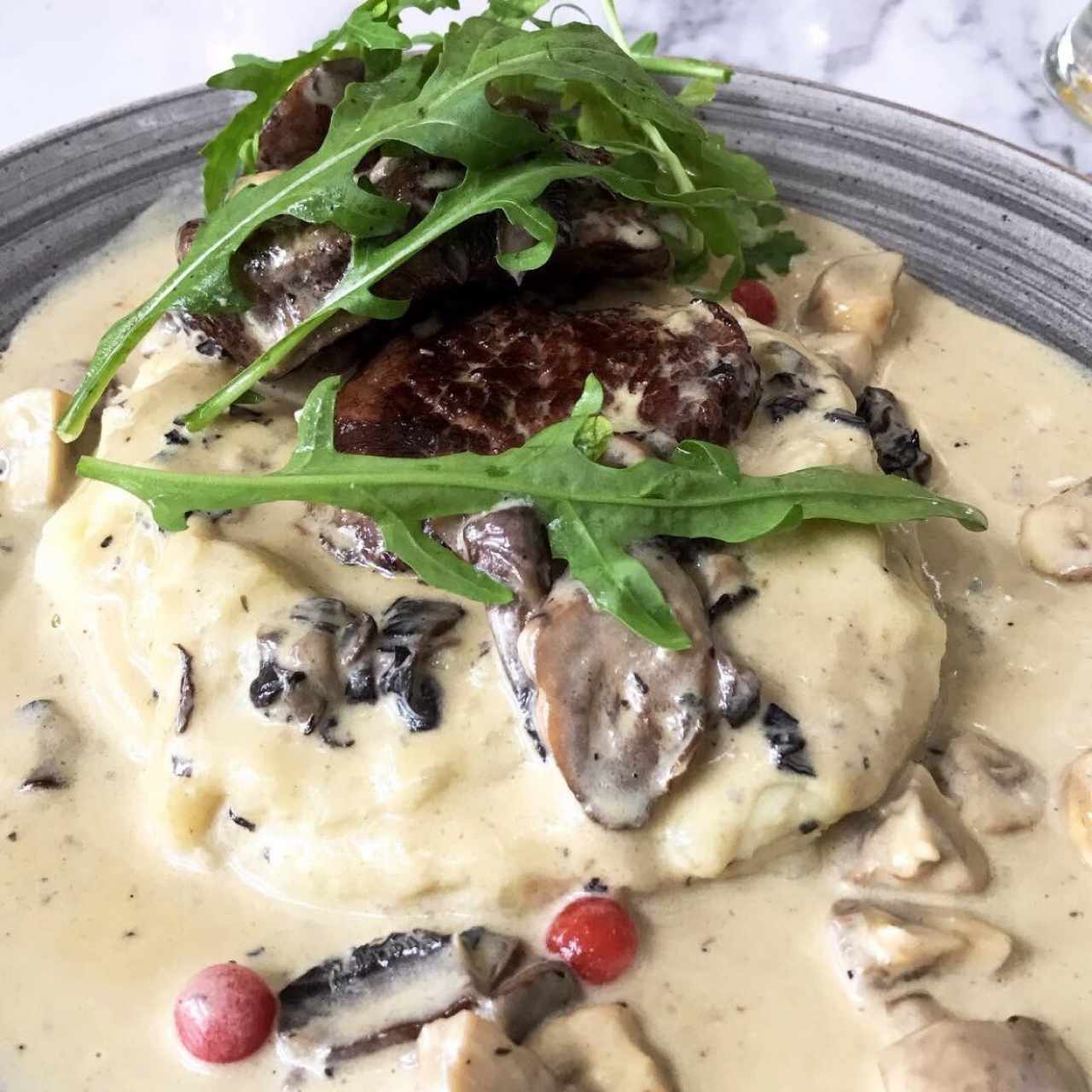Lomo con puré y queso azul