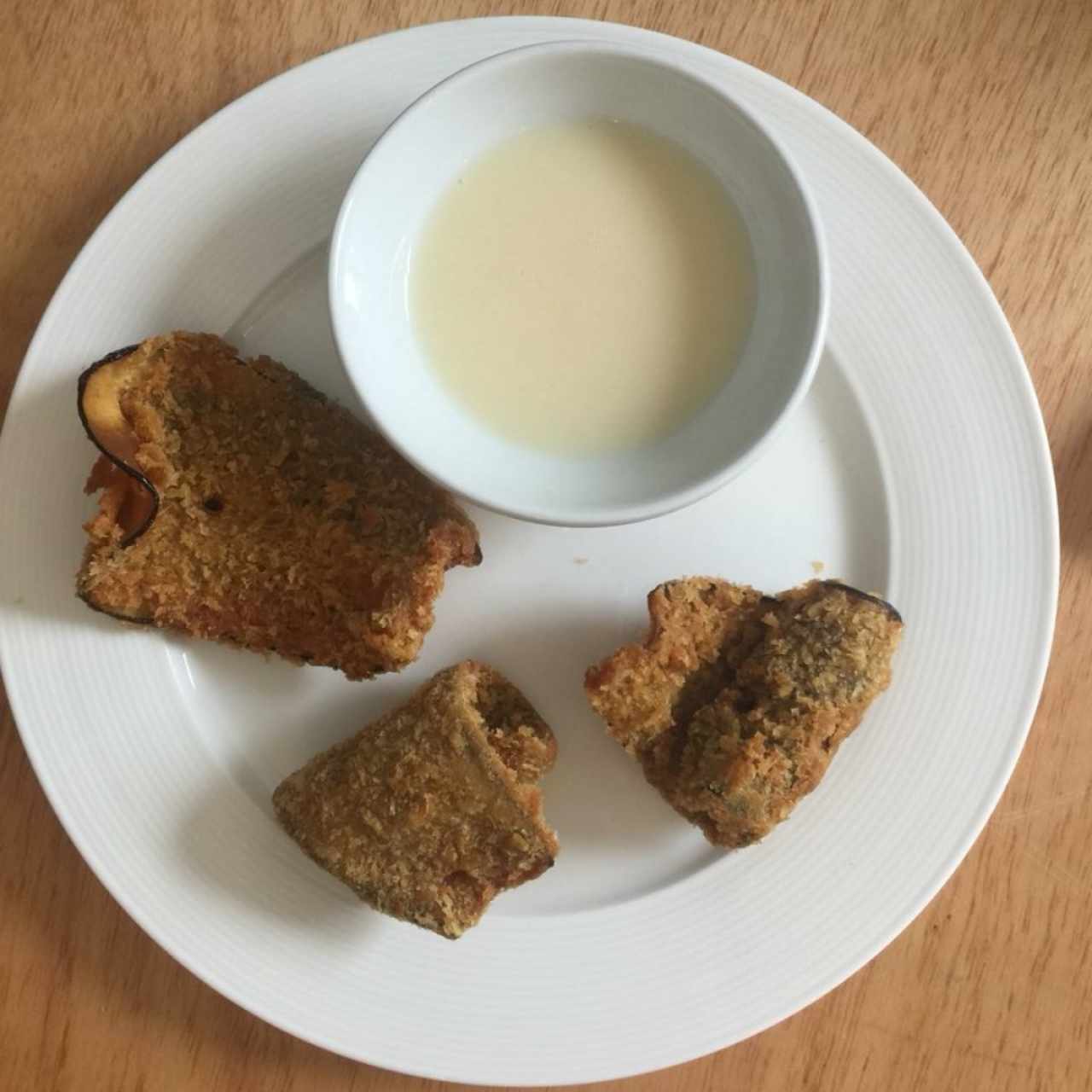 berenjenas rebosadas con salsa de yogur griego