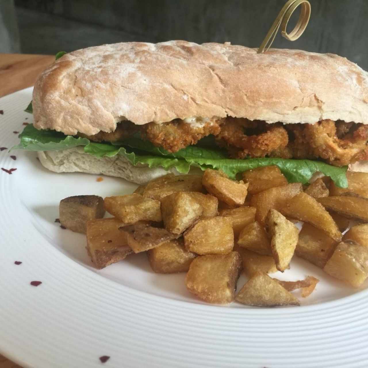 Sanduche de calamares apanados