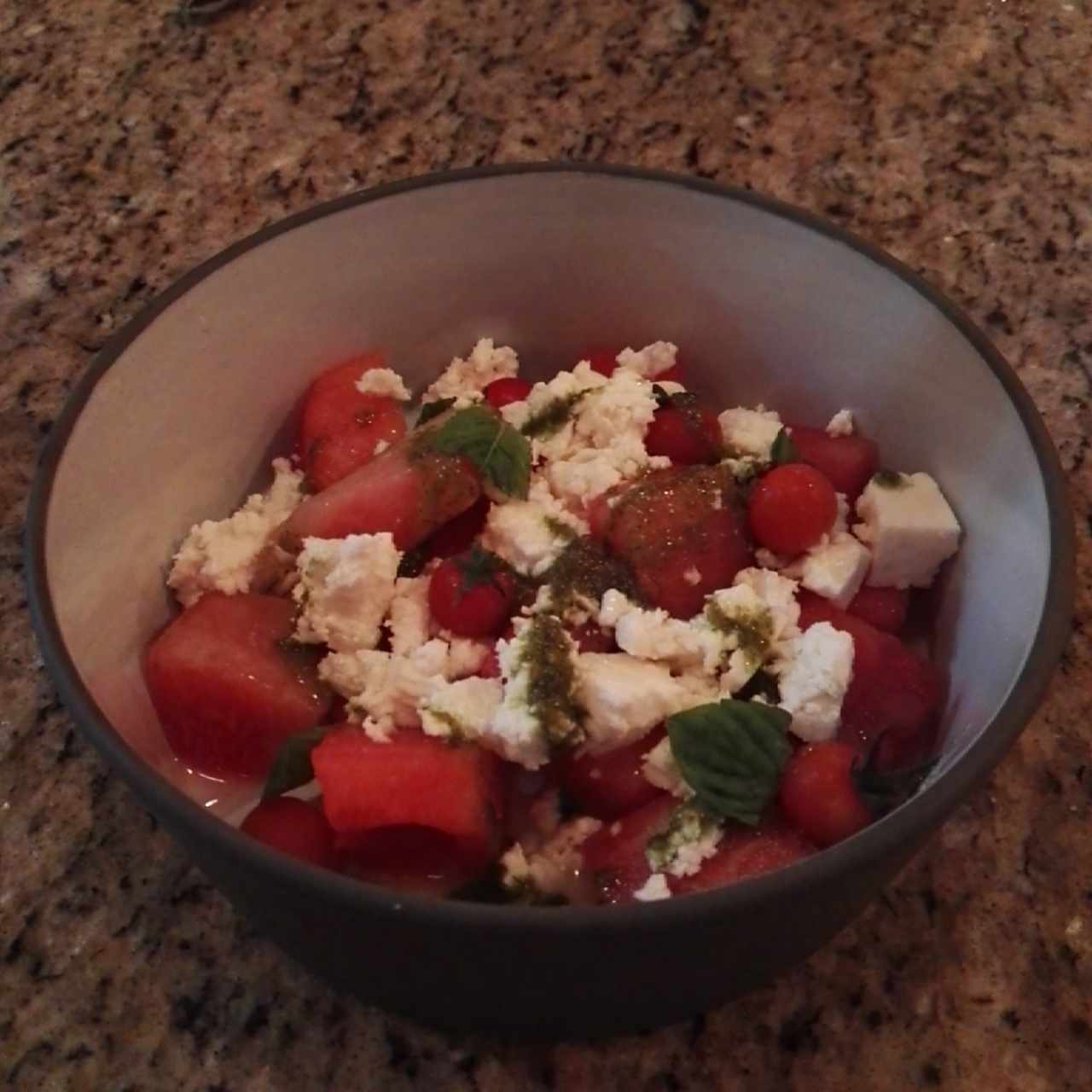 Ensalada de sandia y hierbabuena con queso fresco y vinagreta de la casa.