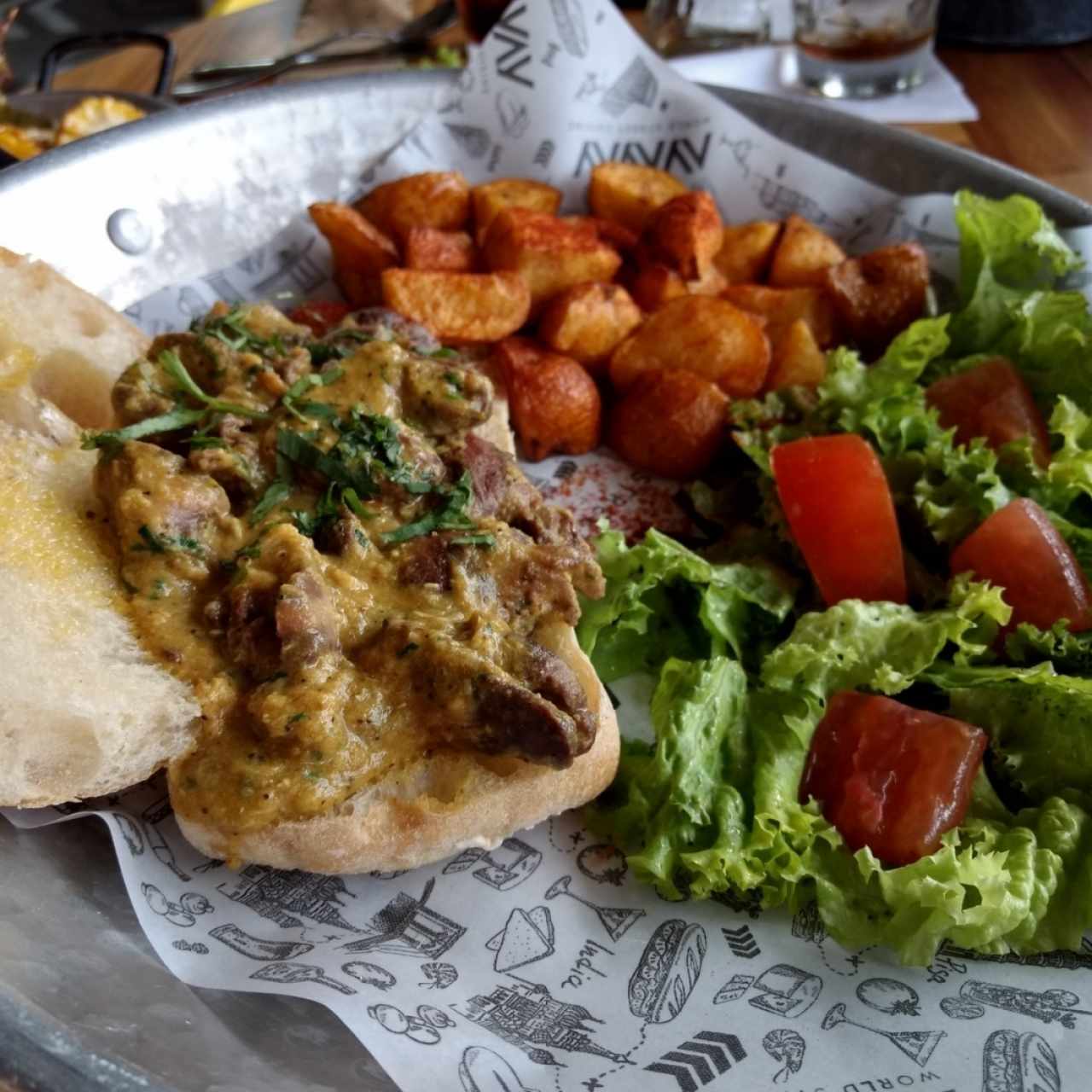 Sanguchón de corazones de pollo