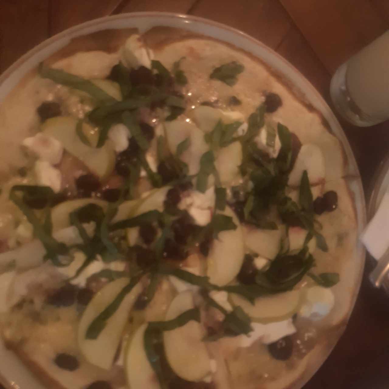 pizza peras, arándanos y queso azul 
