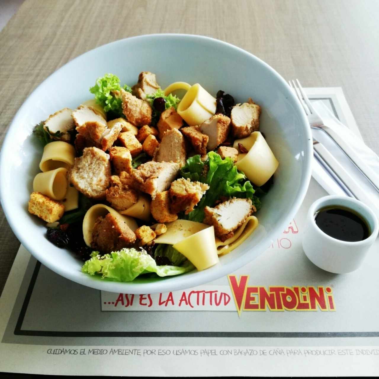 Ensalada pollo y arándanos