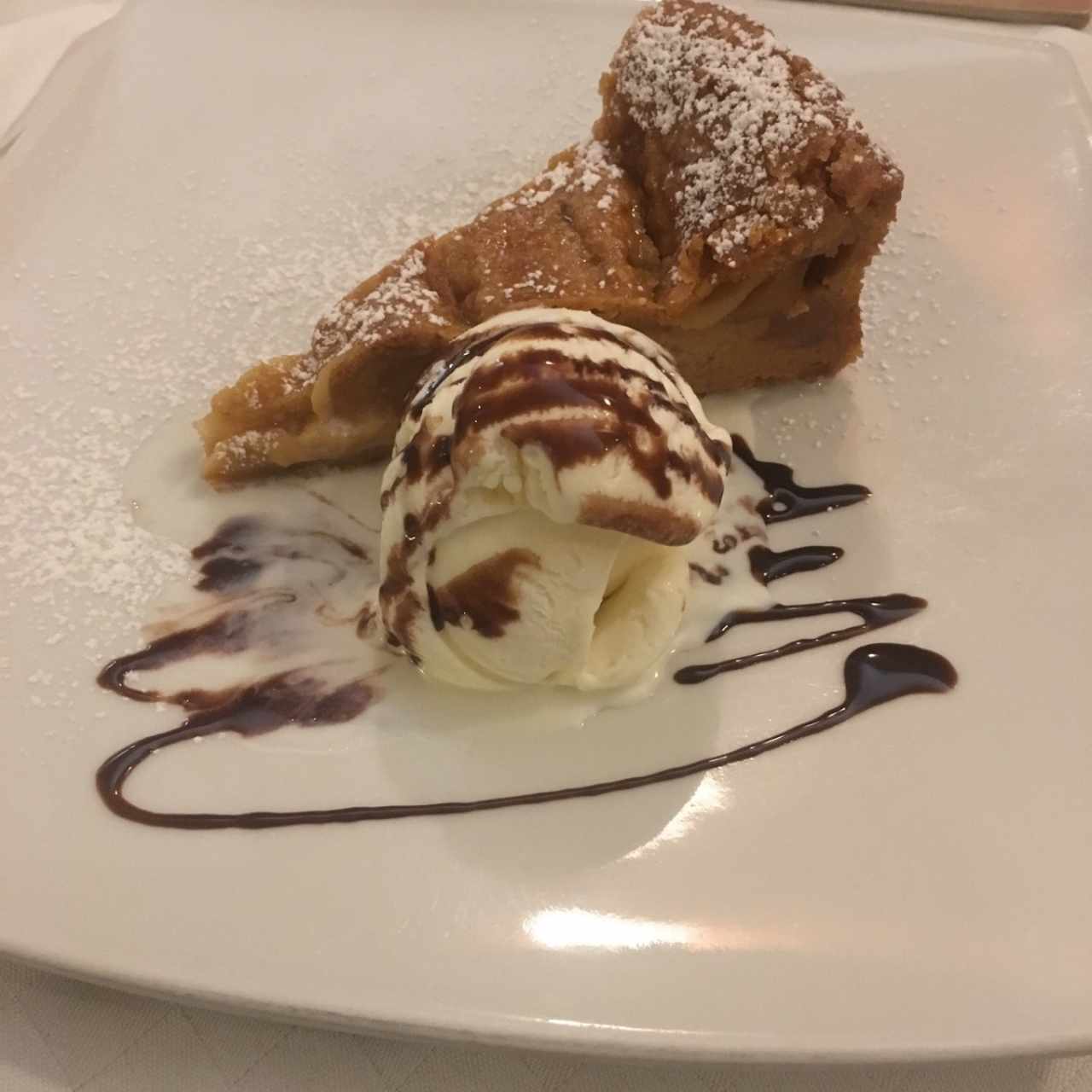 Torta de Manzana con Helado 
