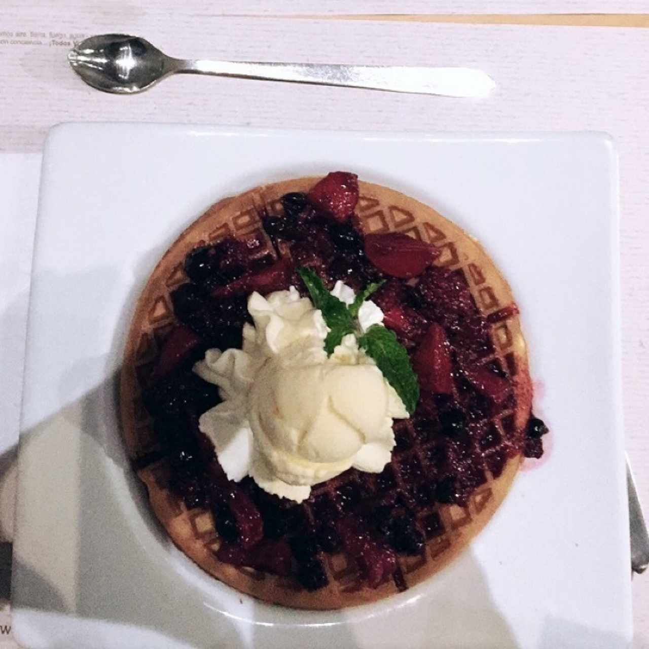 waffles de frutos del bosque