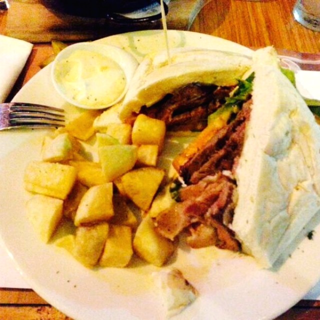 Sandwich de Lomo envuelto en tocineta