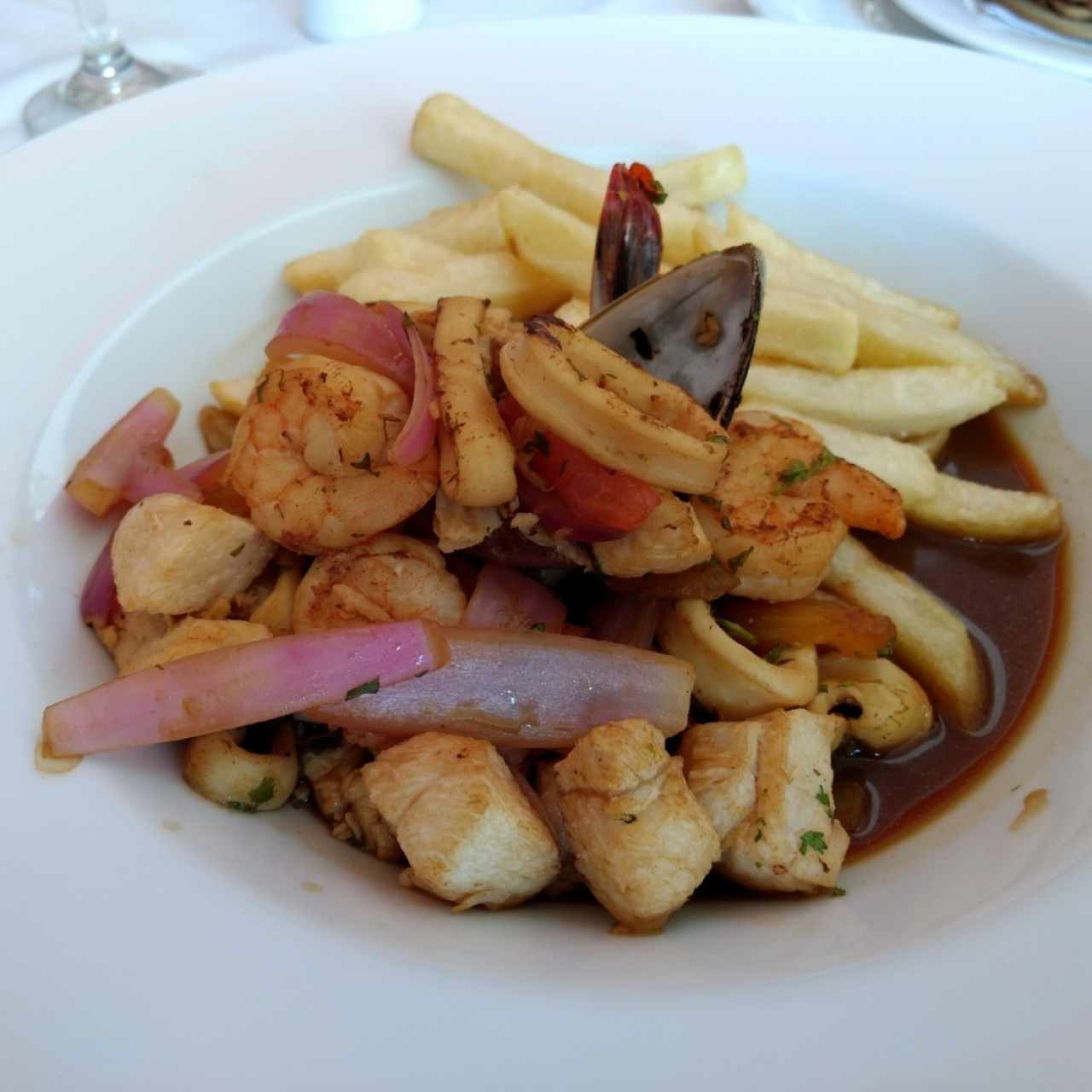 Saltado de mariscos