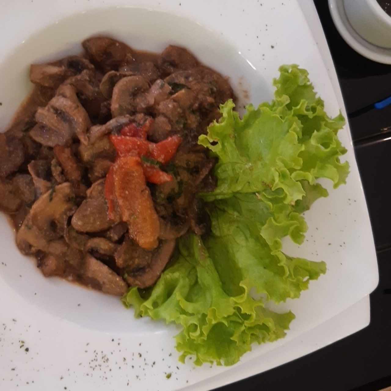 champiñones al ajillo