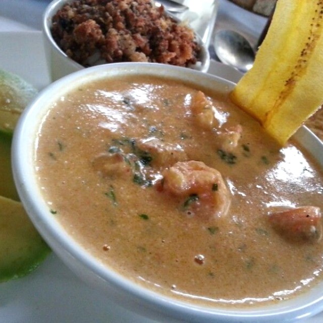 Encocado de camarón con pegado de arroz y patacón!