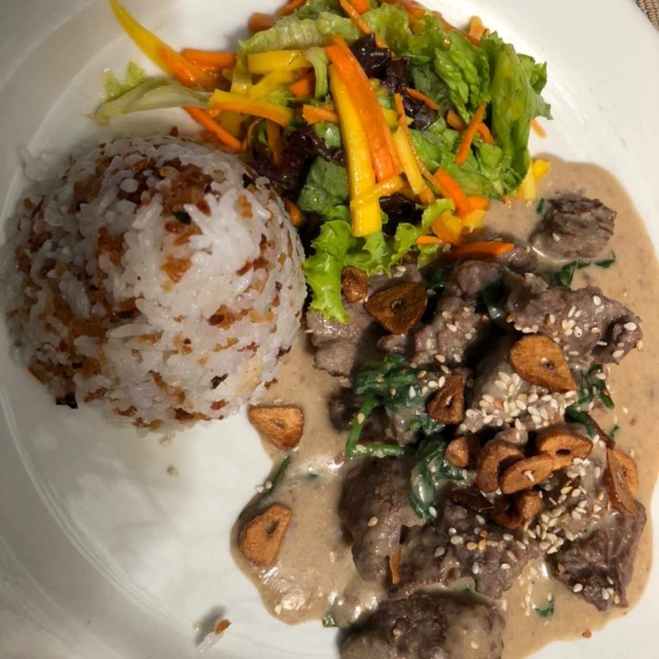 Carne asada con salsa de almendra 