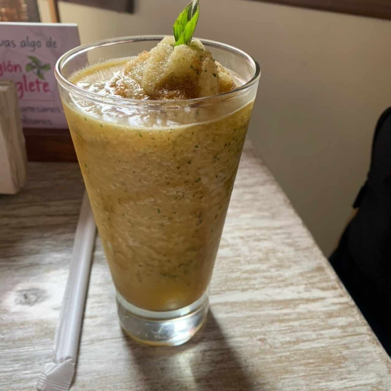 Jugo aguapanela maracuya con yerbabuena