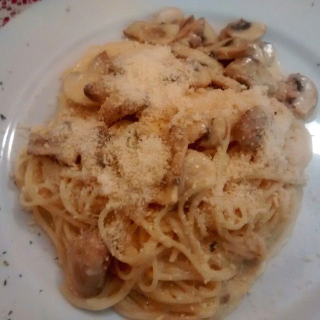 Pasta con Crema y Champiñones al Ajillo