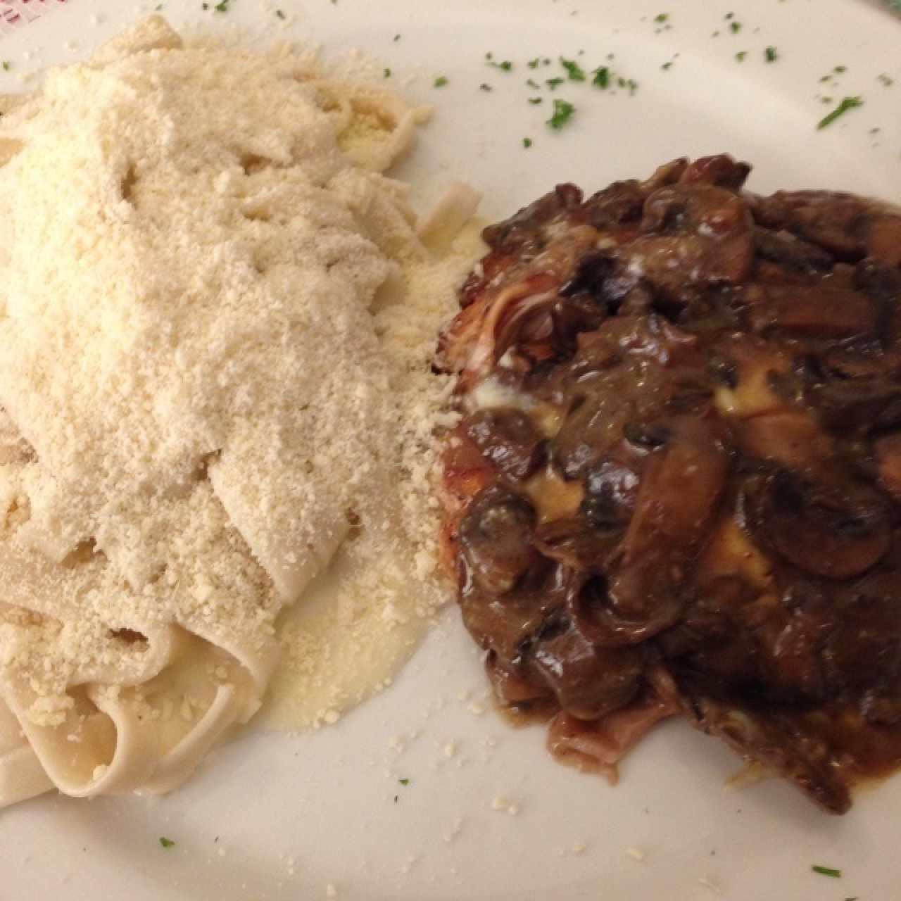 Cartoccio de pollo con pasta a la crema
