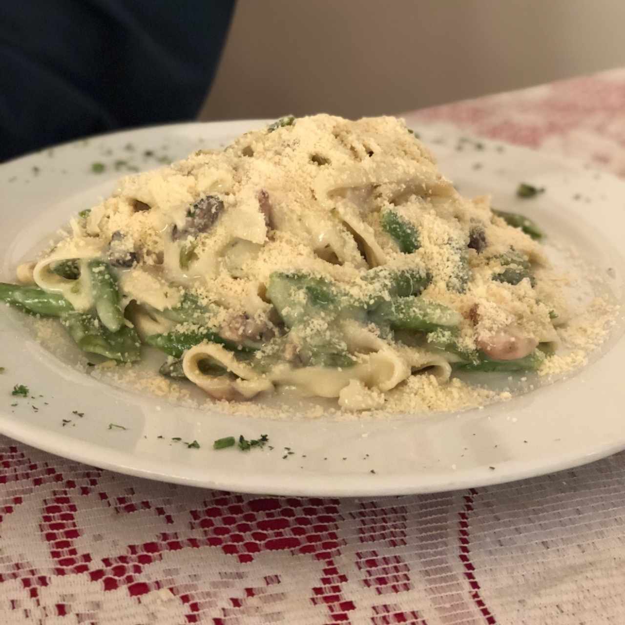 fetuccini hongos espinaca y crema 