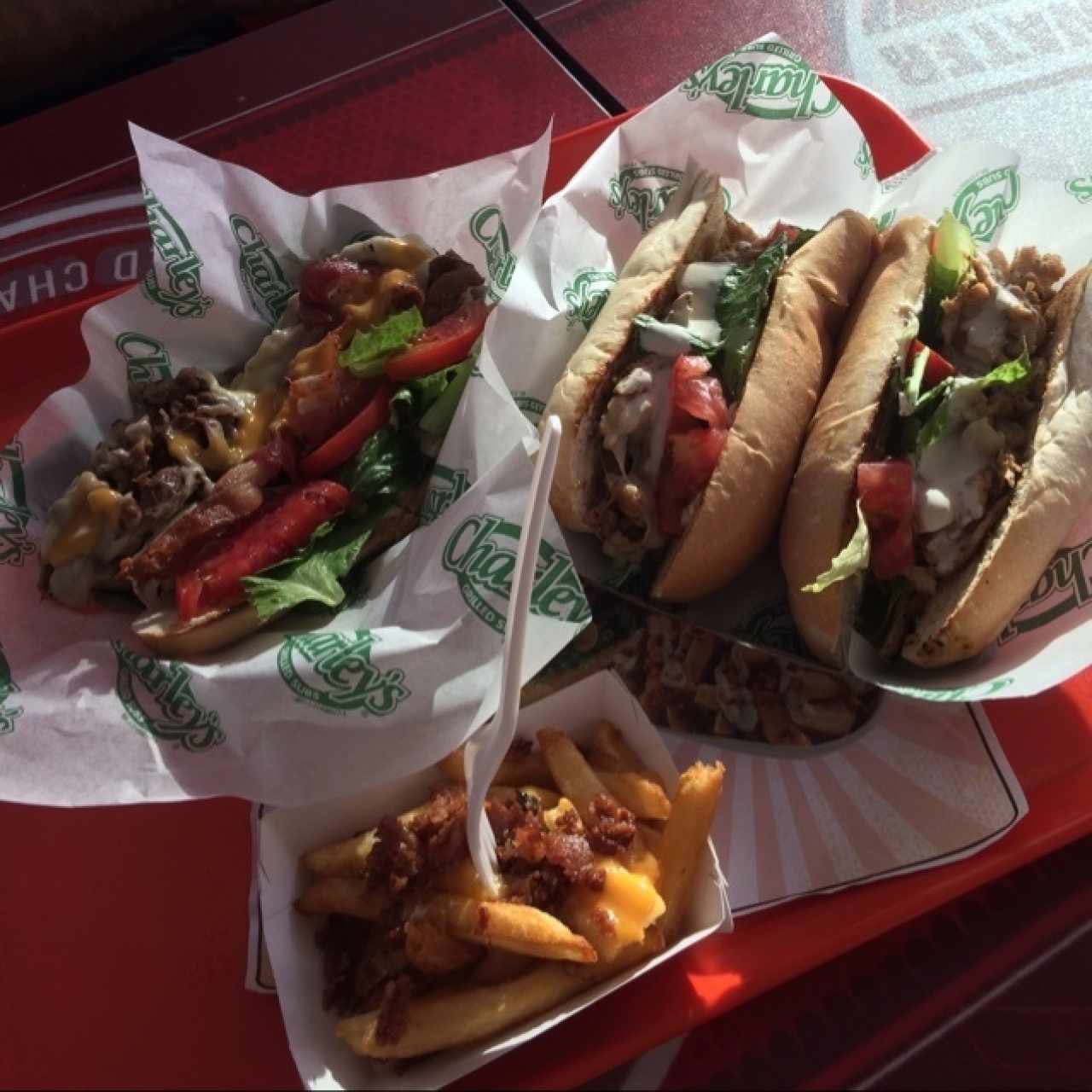 tocineta tres quesos, pollo grill y papas gourmet