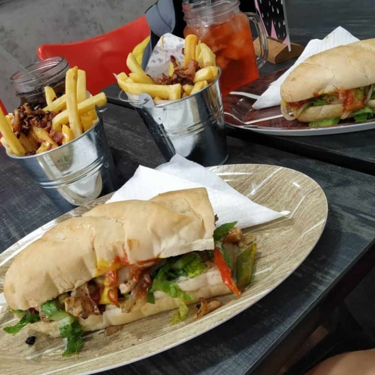 sandwich clasico con papas gourmet