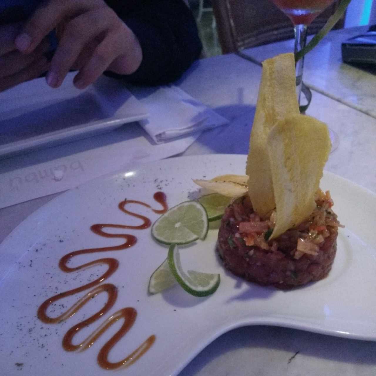 tartar de atún divino pwro la porción es pequeña 