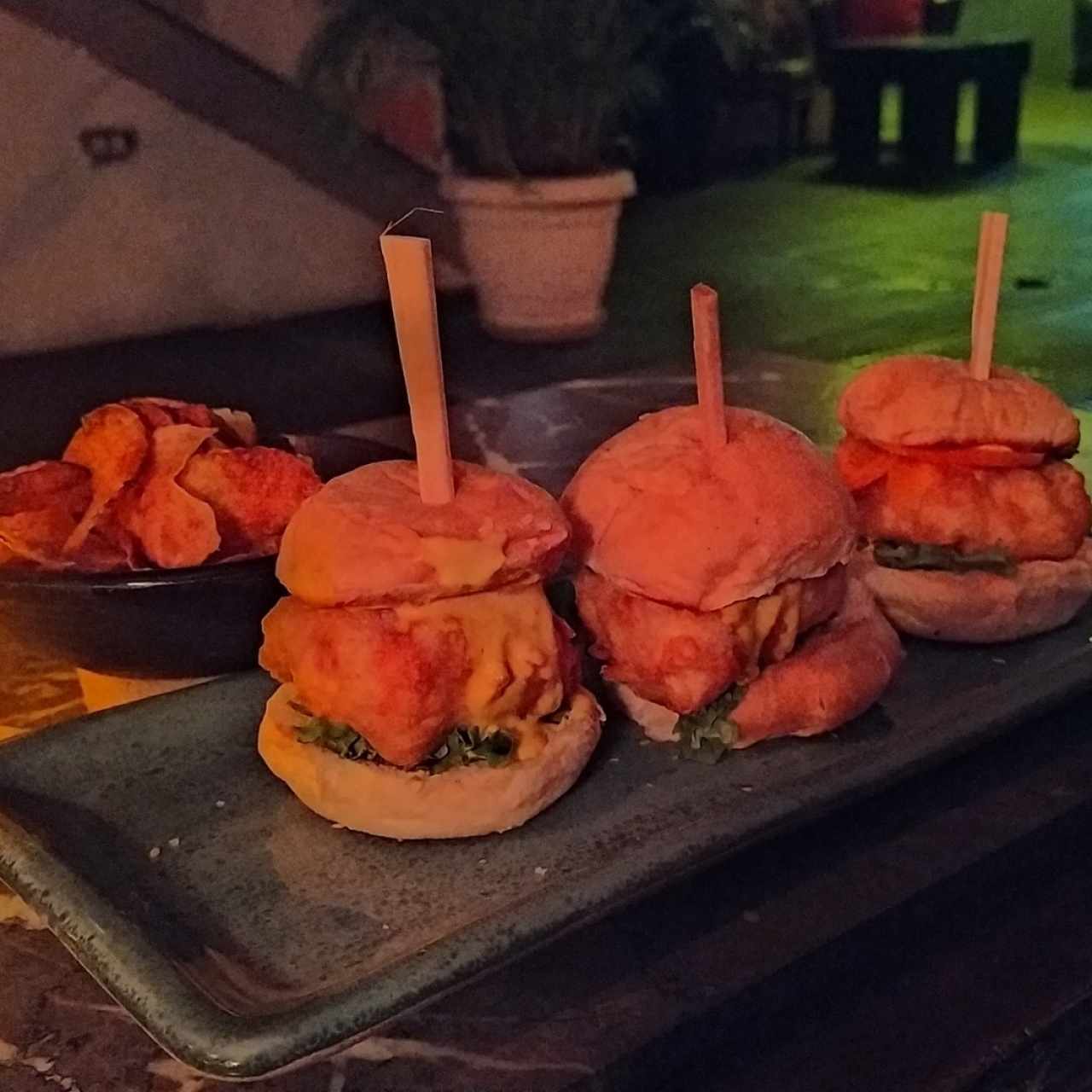Trío de mini hamburguesas. En esta ocasión no tenían carne de res, nos las prepararon con filete de pescado y fue una combinación bastante interesante!