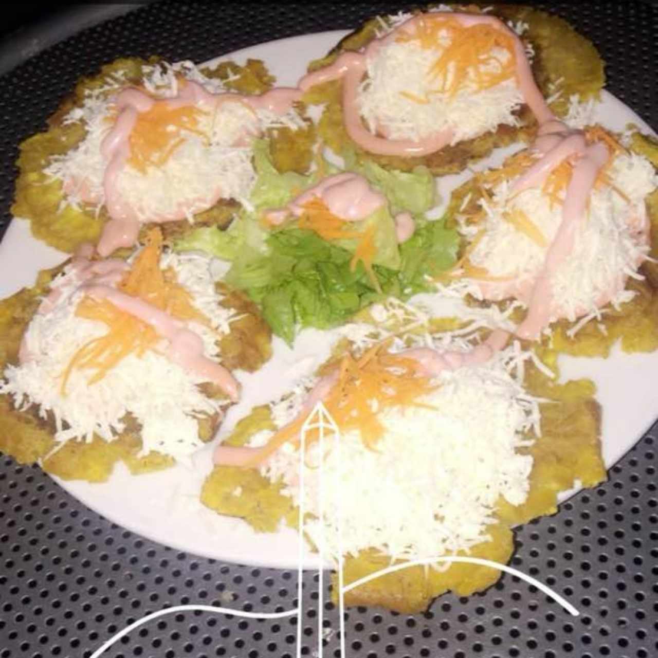 tostones malísimos con salsa mala