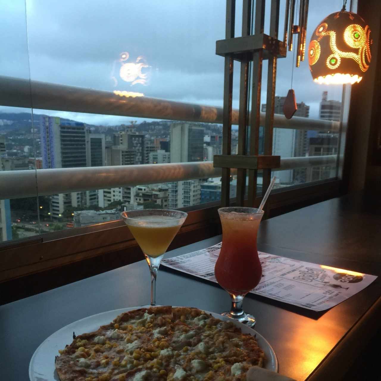 fruit punch, vodka con parchita y pizza catatumbo