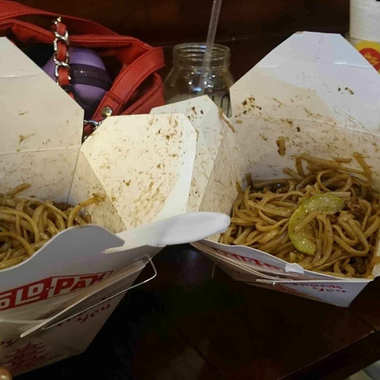 Tallarines con salsa de ostras y teriyaki (terribles)