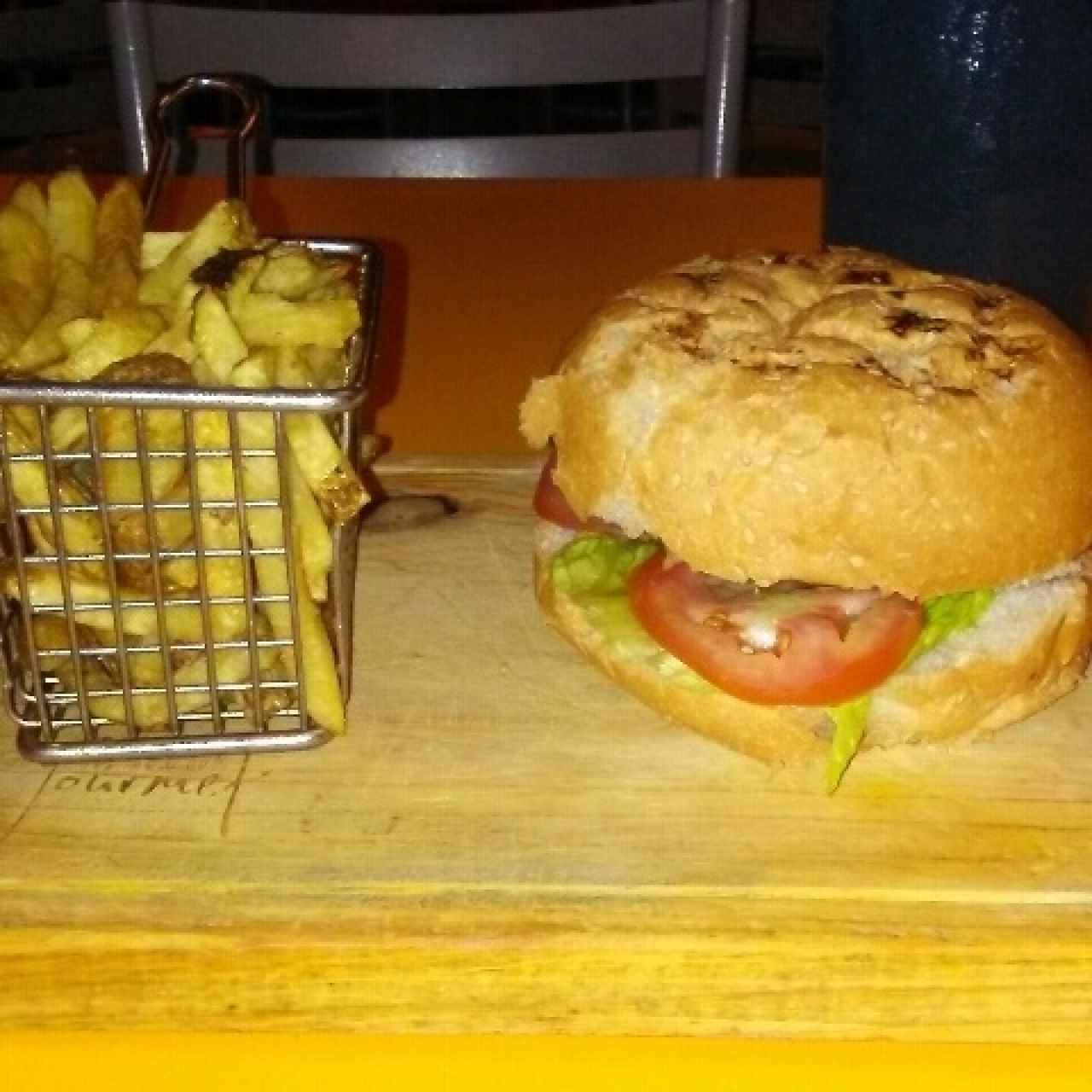 Sevillana con papas fritas