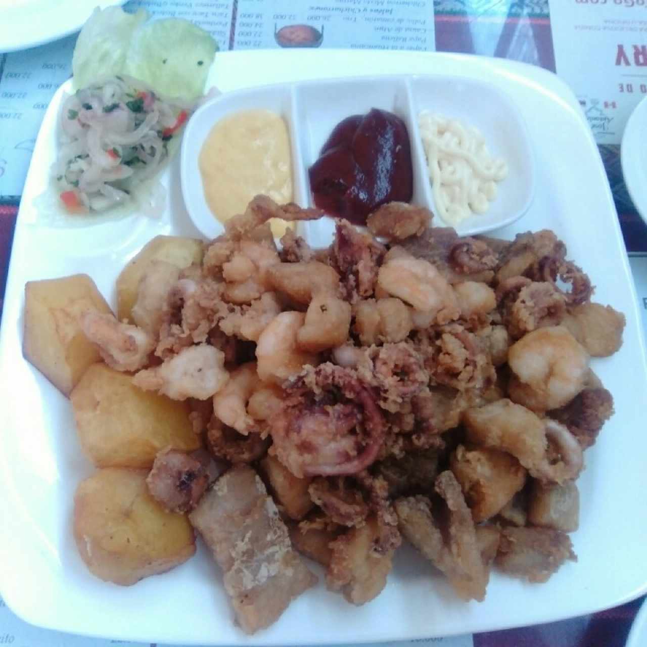 Chicharrón mixto marino