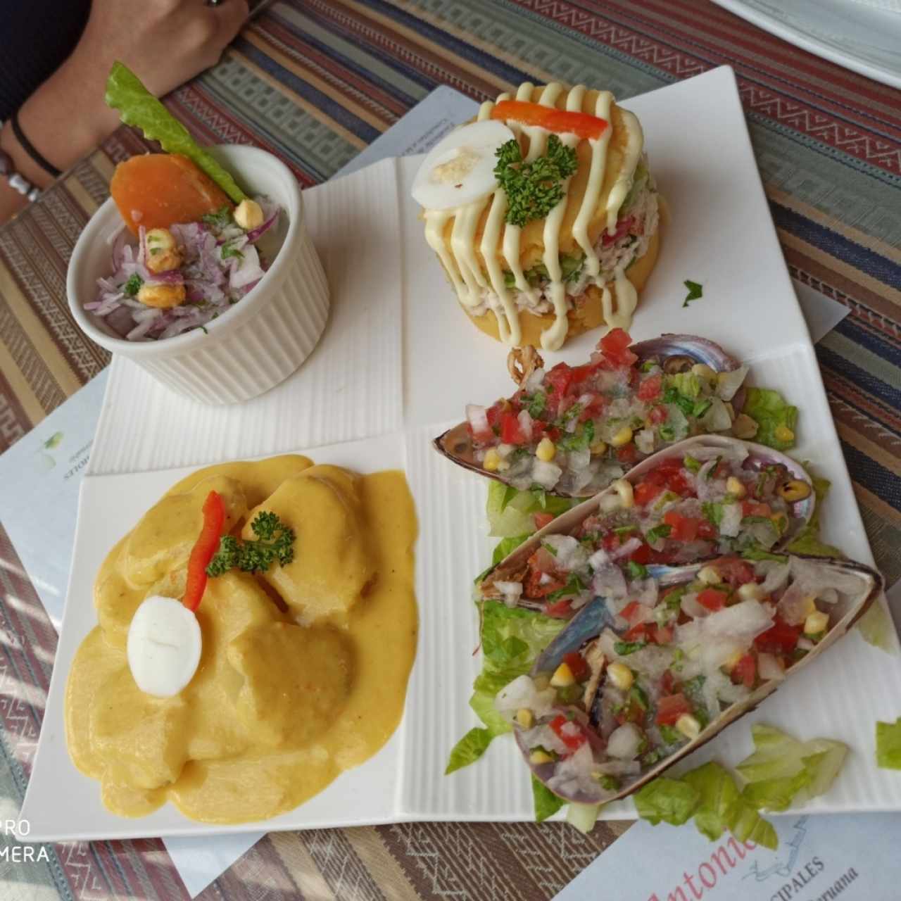 Ronda Fría (Causa de atún, Papás a la huancaína, Ceviche clásico y Mejillones)