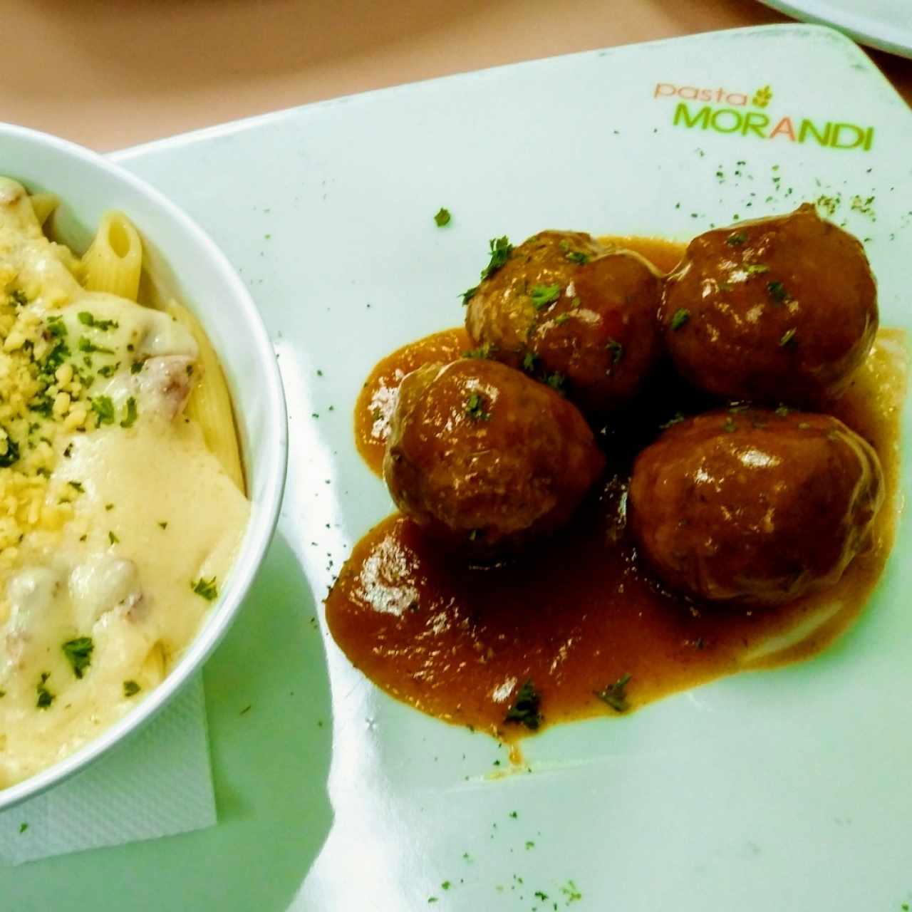 Albóndigas y Macarrones con Carbonara