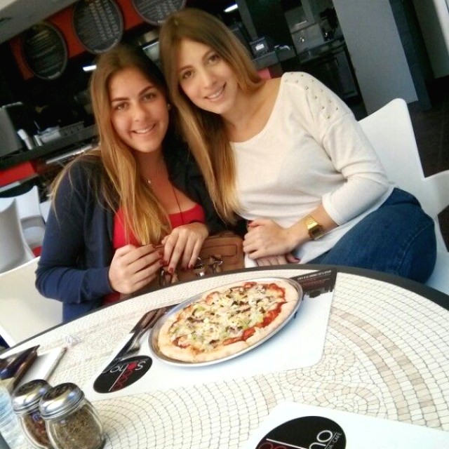 Disfrutando de una rica tarde en Soho Pizzas
