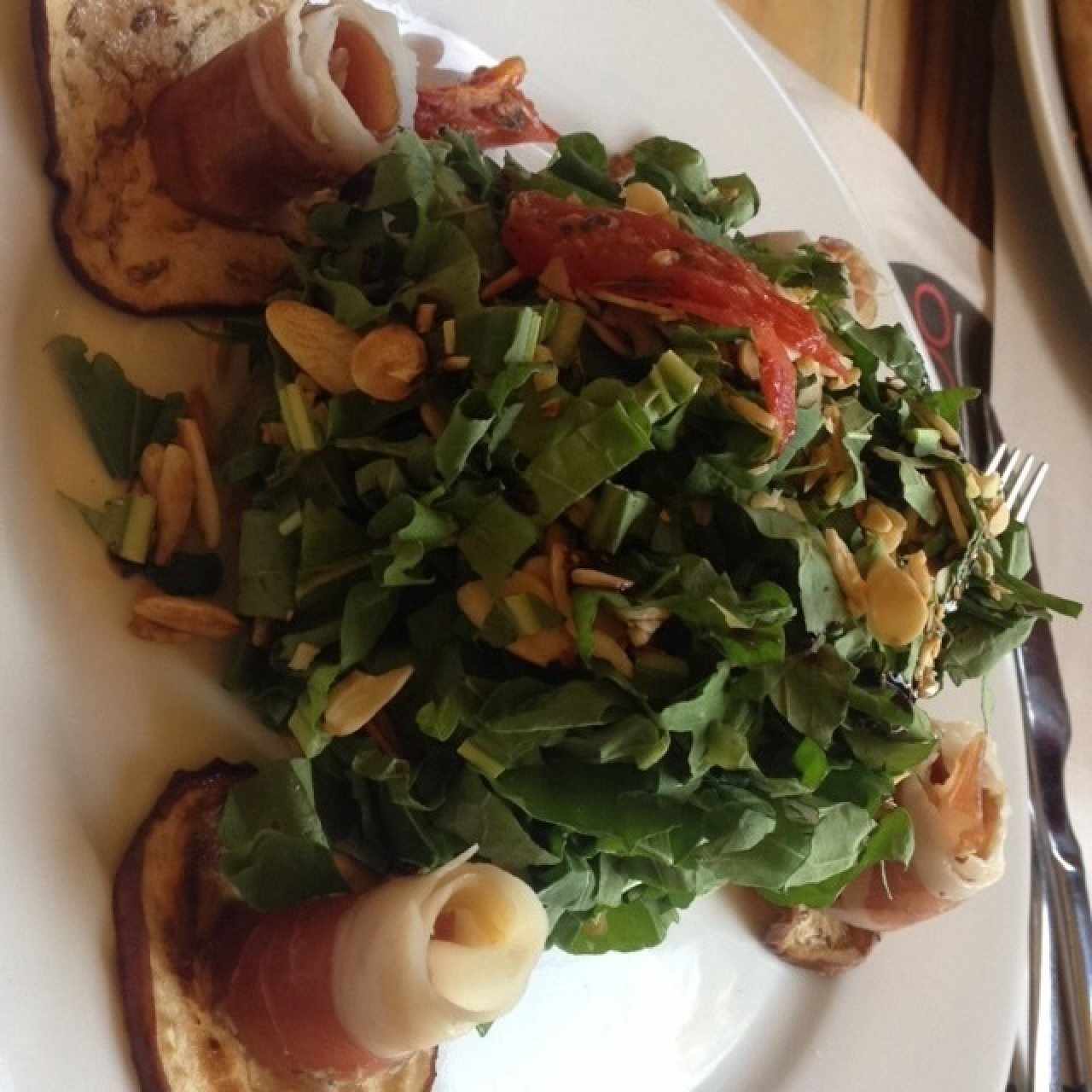 Ensalada con rugula y jamon serrano