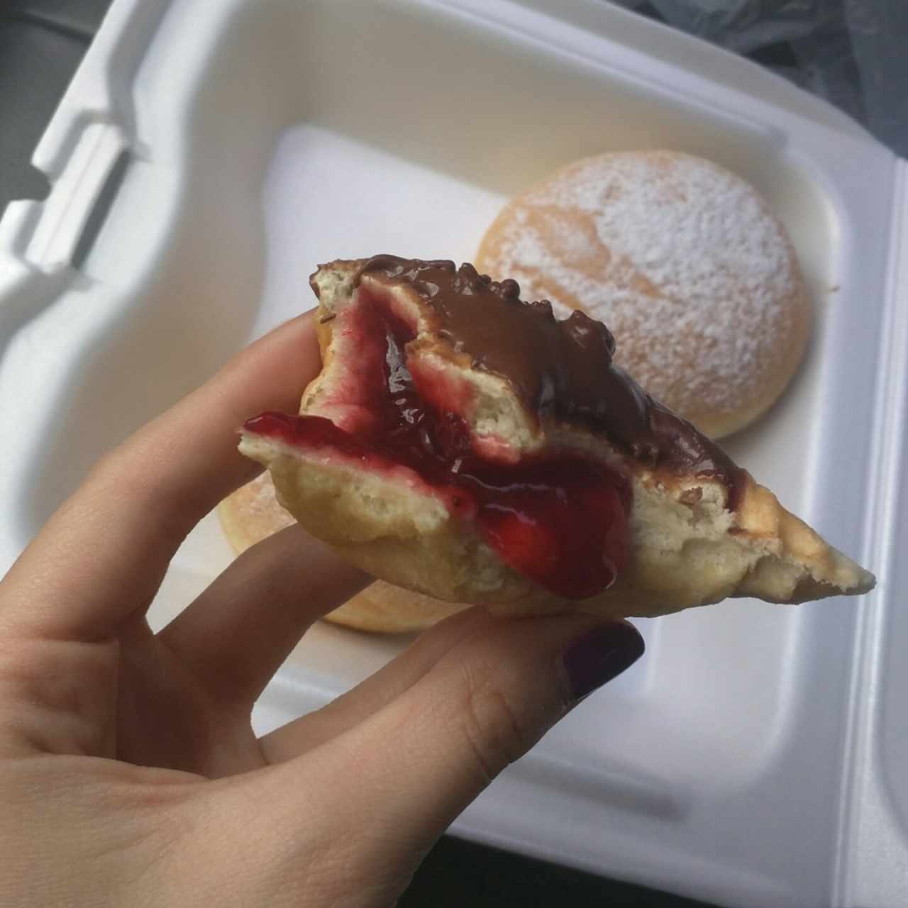 dona rellena de fresa 